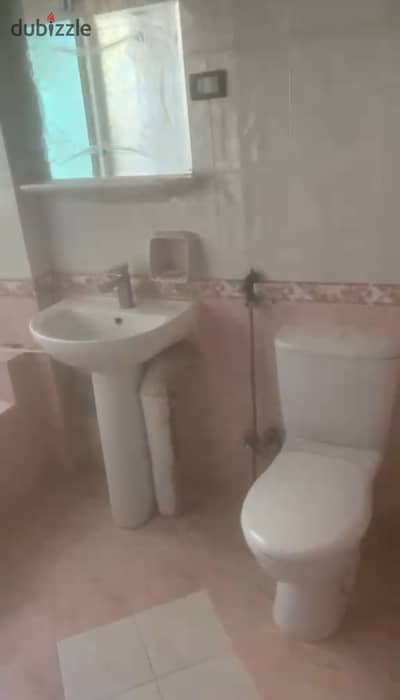 شقة للإيجار سكن لأسرة بشارع مصطفى النحاس
