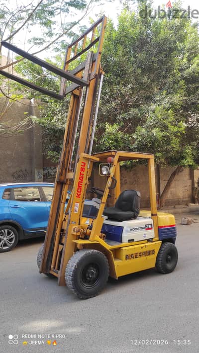 كلارك كوماتسو ياباني ٢ ونص طن بحالة الاستراد محلش مسمار