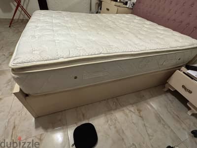 Habitat Matress 195x 150 used مرتبة هابيتات ارتفاع ٢٥ بحالة جيدة