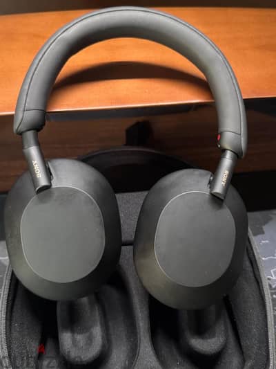 Sony WH-1000XM5 – Like New | Barely Used | Full Box & Accessories