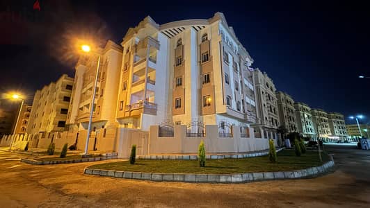 شقة ١٤٠ متر للبيع متشطبة بالكامل بالتكيفات بمدينة هليوبلس الجديدة