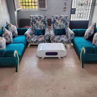 أنتريه مودرن كامل بحالة ممتازة + ترابيزة هدية (جاهز للمعاينة)
