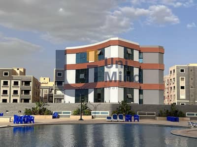 شقة استلام فوري امام الجامعة الامريكية AUC بمقدم 10% وقسط شهري 75 الف  تقسيط علي 10 سنوات بجوار لافيستا وحسن علام في قلب التجمع الخامس