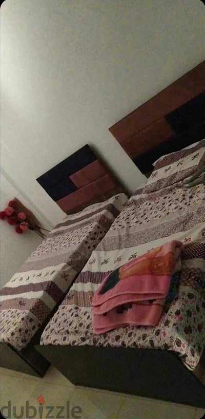 سرير مقاس 120 بحالة ممتازة بدون مرتبة