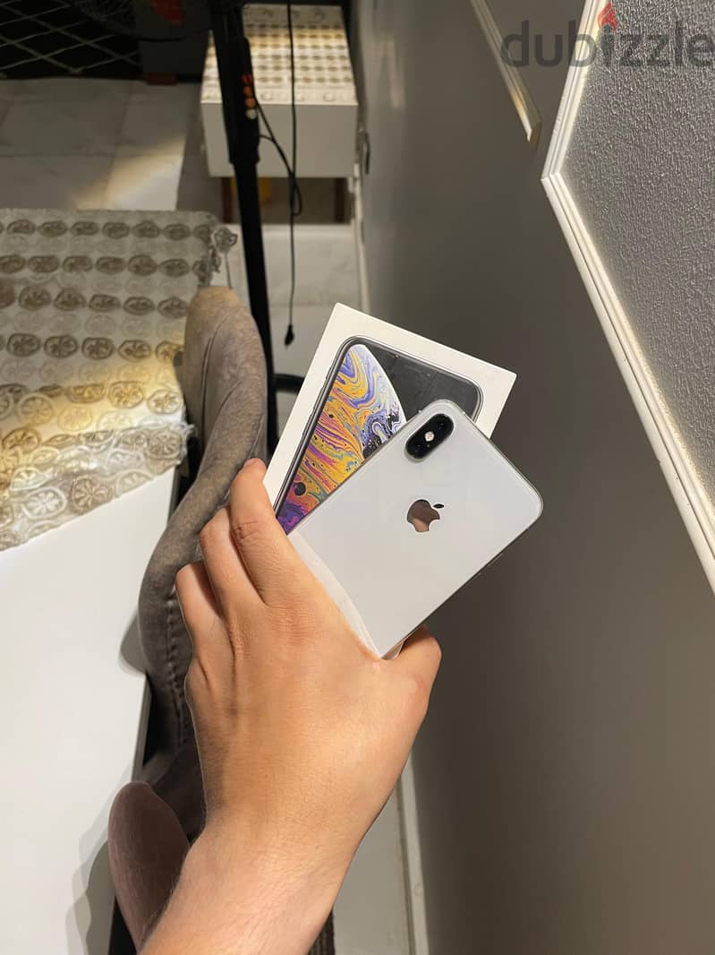 Apple - iPhone XS 1