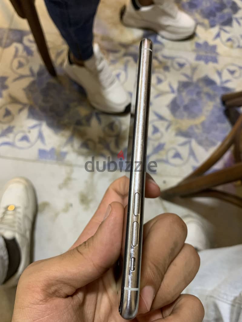 Apple - iPhone 11 Pro Max 2