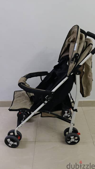 عربية اطفال umbrella stroller خفيفة الوزن وممتازة للحركة. (السعر ٧٠٠)