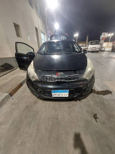 Kia Rio 2015 كيا ريو هاي لاين هاتشباك – أول مالك  فتحة سقف