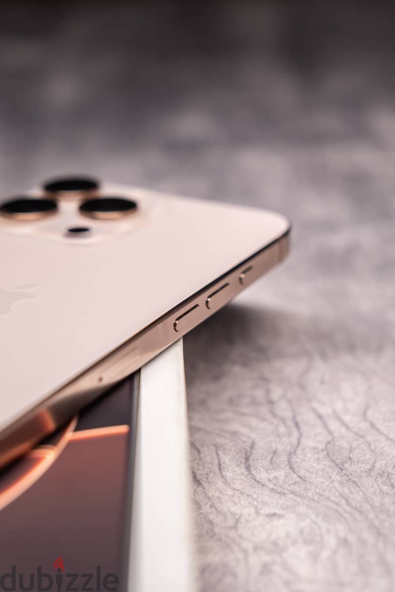 Apple - iPhone 16 Pro Max 3