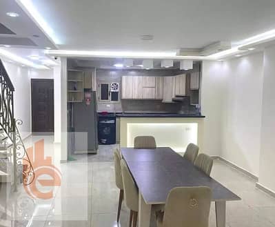 شقــة دوبلكــس للايجــار بـالابراهيميه  250م / على ابو قيــر