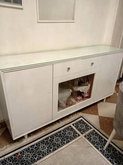 سفره بحاله جيده جدا و٦ كراسى وبوفيه