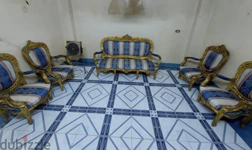 صالون مدهب كنبة و ٤ كراسي