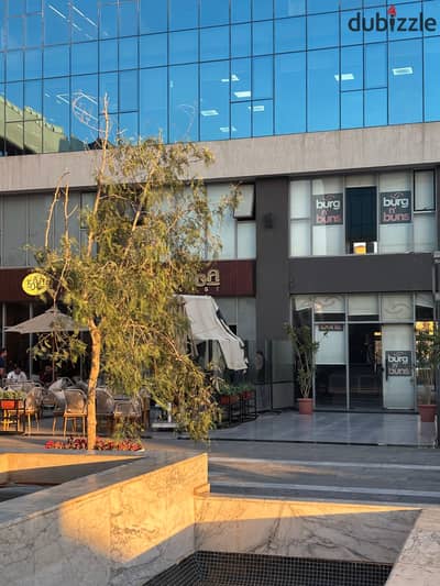 محل للإيجار علي واصله دهشور مباشره بجوار اكبر البراندات يصلح مطعم او كافيه