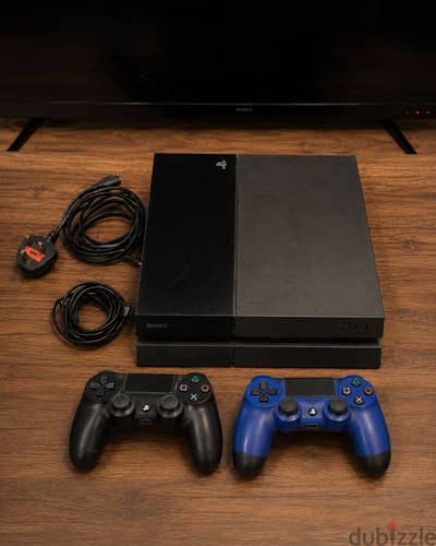 Used Ps4 Fat 500GB + 2 Original Controllers + Wired DualShock Charger