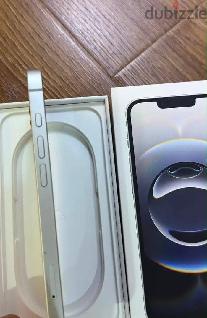Apple - iPhone 16e 3