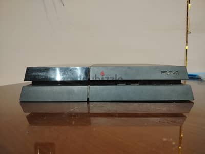 ps4 fat  500gb معاه دراعين و ٥ العاب