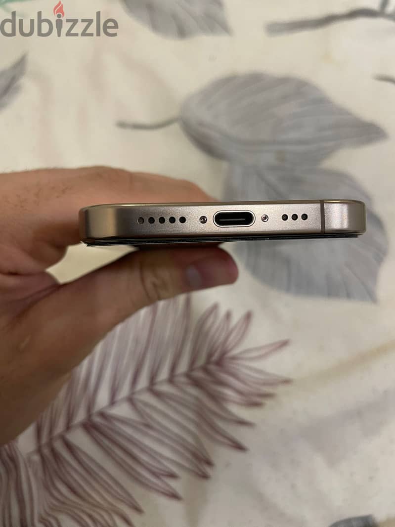 Apple - iPhone 16 Pro 3