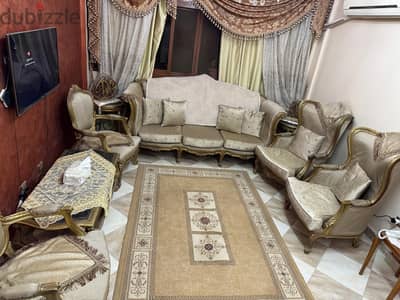 صالون مدهب خشب زان بحالة ممتازة بدون اي كسور للبيع