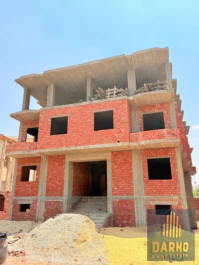 Last apartment for sale in a residential villa, 210 sq m, West Somed, double frontage, landscape view, with immediate delivery facilities, 6th of Octo