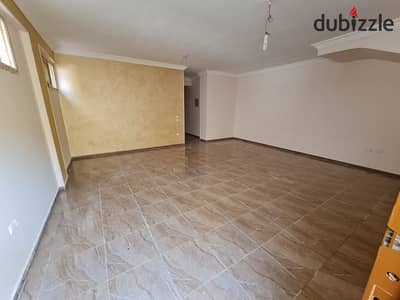 شقة للايجار سكنى او ادارى فى البنفسج فيلات 11