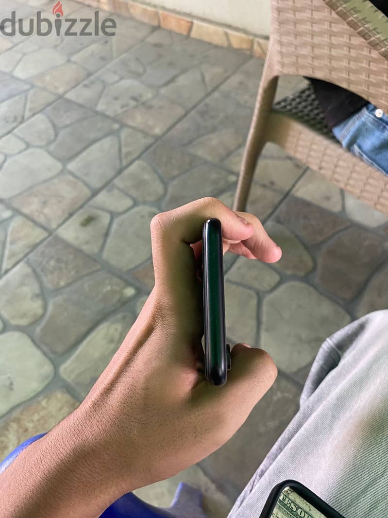 Apple - iPhone XR 4