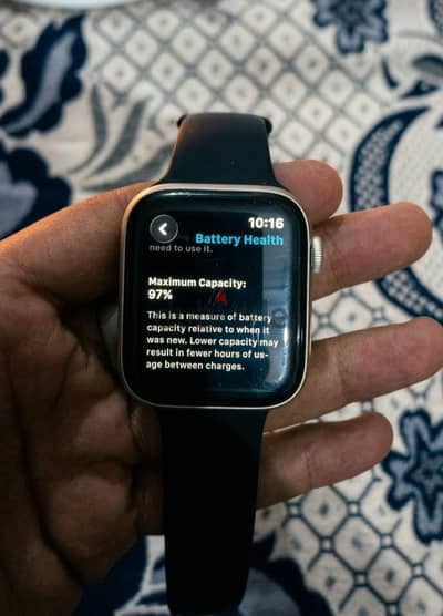 باكدج أبل: Apple Watch SE 2 (44mm) + AirPods 3 + إيرتاج هدية!