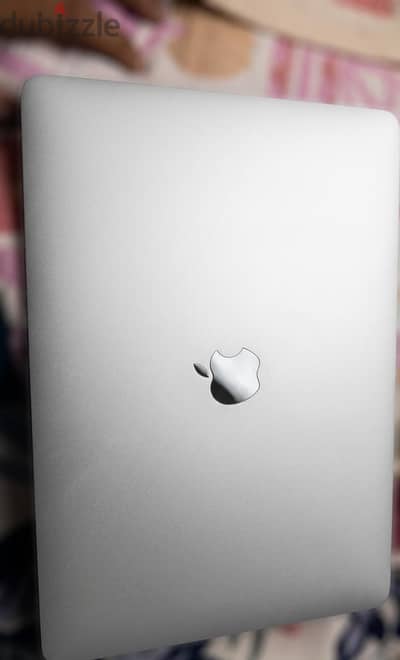 MacBook Air M1 + Magic Mouse + AirTag