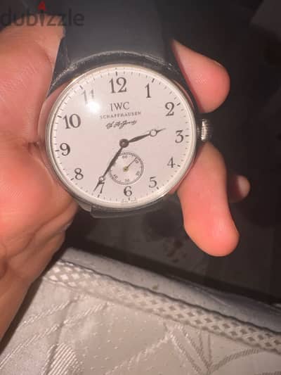 ساعه مش عارف اصليه ولا لا  و هي limmted edition