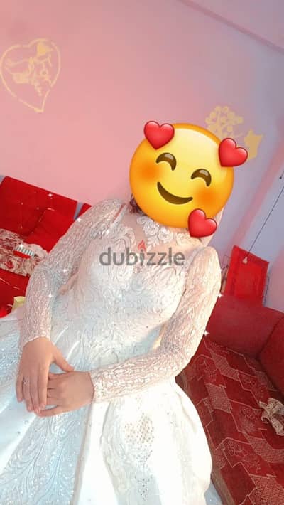فستان زفاف ابيض
