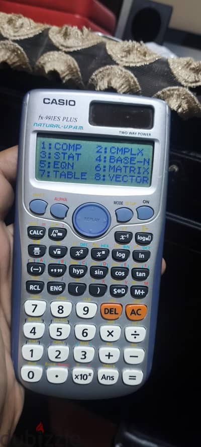 للبيع اله حاسبه كاسيو casio 991 es plus استعمال شهرين فقط كسر زيروووو