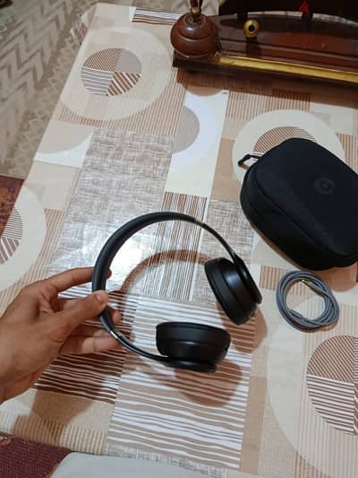 Beats Solo 4):