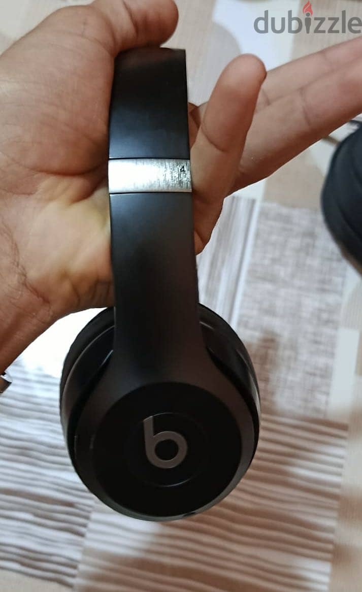 Beats Solo 4): 2