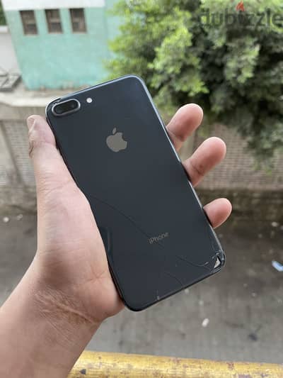 آبل - آيفون 8 بلس