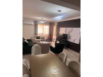 شقه للايجار مجهزه بالكامل موقع مميز بكمبوند جنه زايد٢