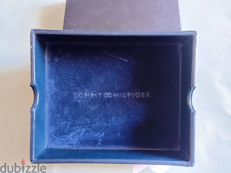 Tommy wallet usa 3