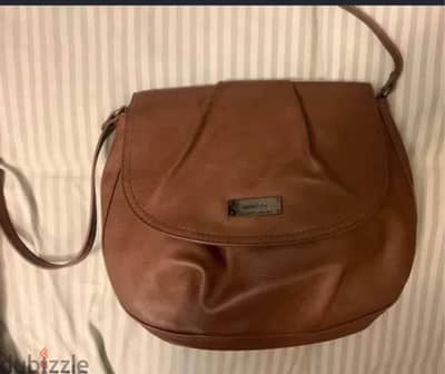 Mango Shoulde/ cross bag شنطة كروس / كتف في حالة ممتازة