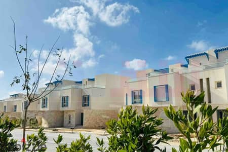 فيلا Town House للبيع (225م +120م جاردن) رأس الحكمة (إستلام فوري - دايركت لاجون)