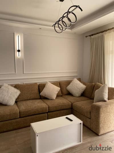 شقه مميزه للايجار المفروش فرش فندقي بمدينتي B7 مساحه 96 متر فيو جاردن دور متكرر مكيفه بسعر لقطه