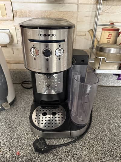 Tornado coffee machine in a very good condition does cappuccino