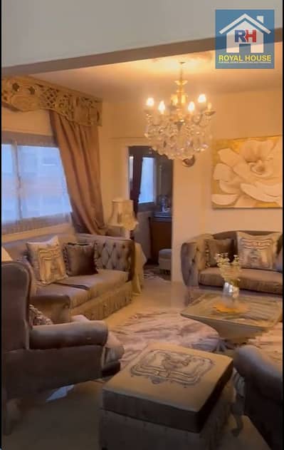 Double-fronted apartment, 195 sq m, on Al-Mirghani Street, Heliopolis, Cairo. It features 3 bedrooms (including a master bedroom) and a 3-piece recept