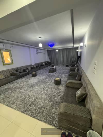 Twin House for Sale in Pyramids Walk Compound in Sheikh Zayed - High-end Finishing and Fully Furnished