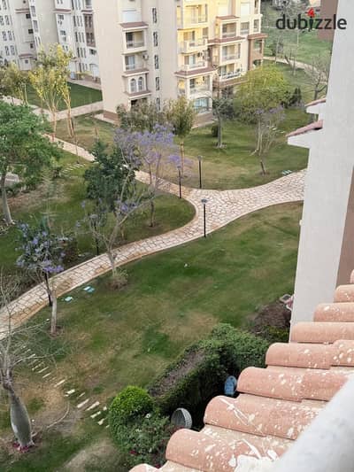 شقة للبيع في مدينتي   في المراحل الاولي مساحة 211 متر  الدور متكرر 3 غرف نوم 3 حمام ريسيبشن مطبخ  المدفوع 3,850,000 جنيه شامل الوديعة والعدادات  المتبقي 5,055,000 جنيه على 5 سنوات  قيمة القسط السنوي 1,011,000 جنيه أول قسط أكتوبر 2026 عدد 5اقساط