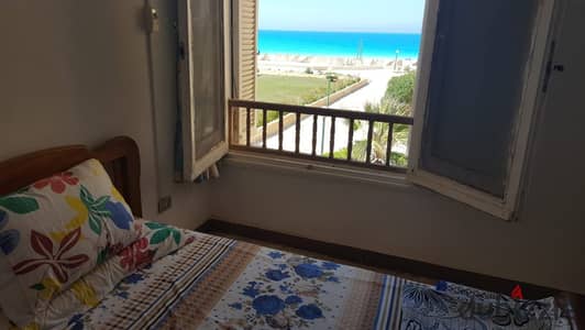 شالية بفيلا عالبحر بالساحل الشمالي للإيجار