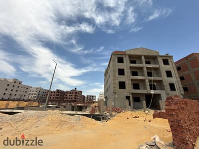 شقة للبيع في التجمع الخامس بيت الوطن الحي الخامس من المالك مباشرة ارضي بجاردن بحري واجهة امامي علي شارع مفتوح 3 غرف