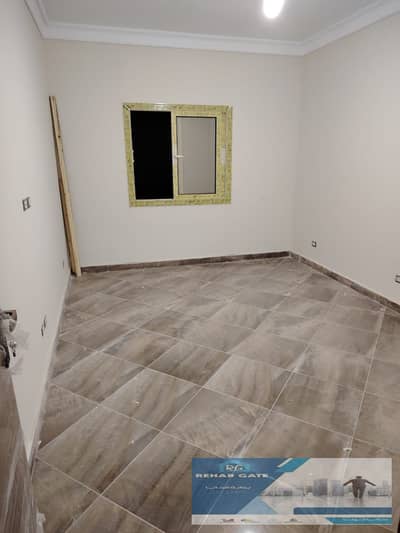 للإيجار شقة 220م في البنفسج عمارات – أول سكن