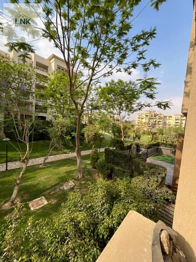 For sale in my city, an apartment model 600 with an area of 266 meters, 3 bedrooms, 1 maid's room, 4 bathrooms, 2 views (garden, park, and street), company finishing in excellent condition, paid club subscription, all dues.