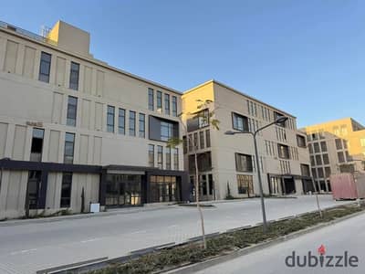 مقر إداري متفرد 136م متشطب مكيف للإيجار في لقوى لوكيشن ب District 5 التجمع الخامس