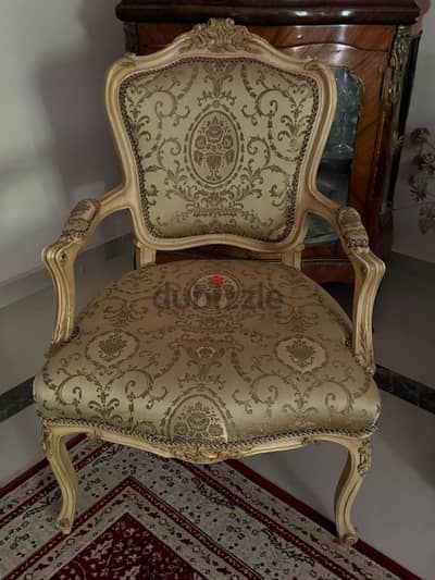 صالون صغير للبيع