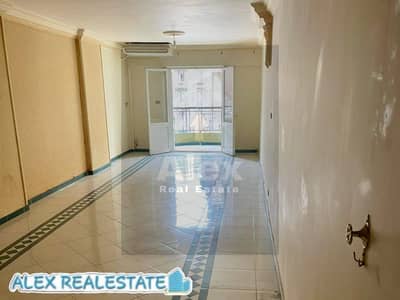شقه للايجار السكني في كيلوباترا خطوات من البحر مكيفه