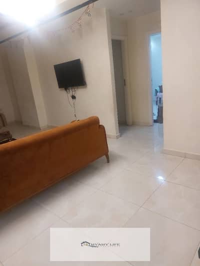 At a very special location on the first gate and extension of Al-Tharwa Street and the commercial mall for sale at the Pyramids Gardens 135 sqm apartment with a distinctive facade on the main street floor